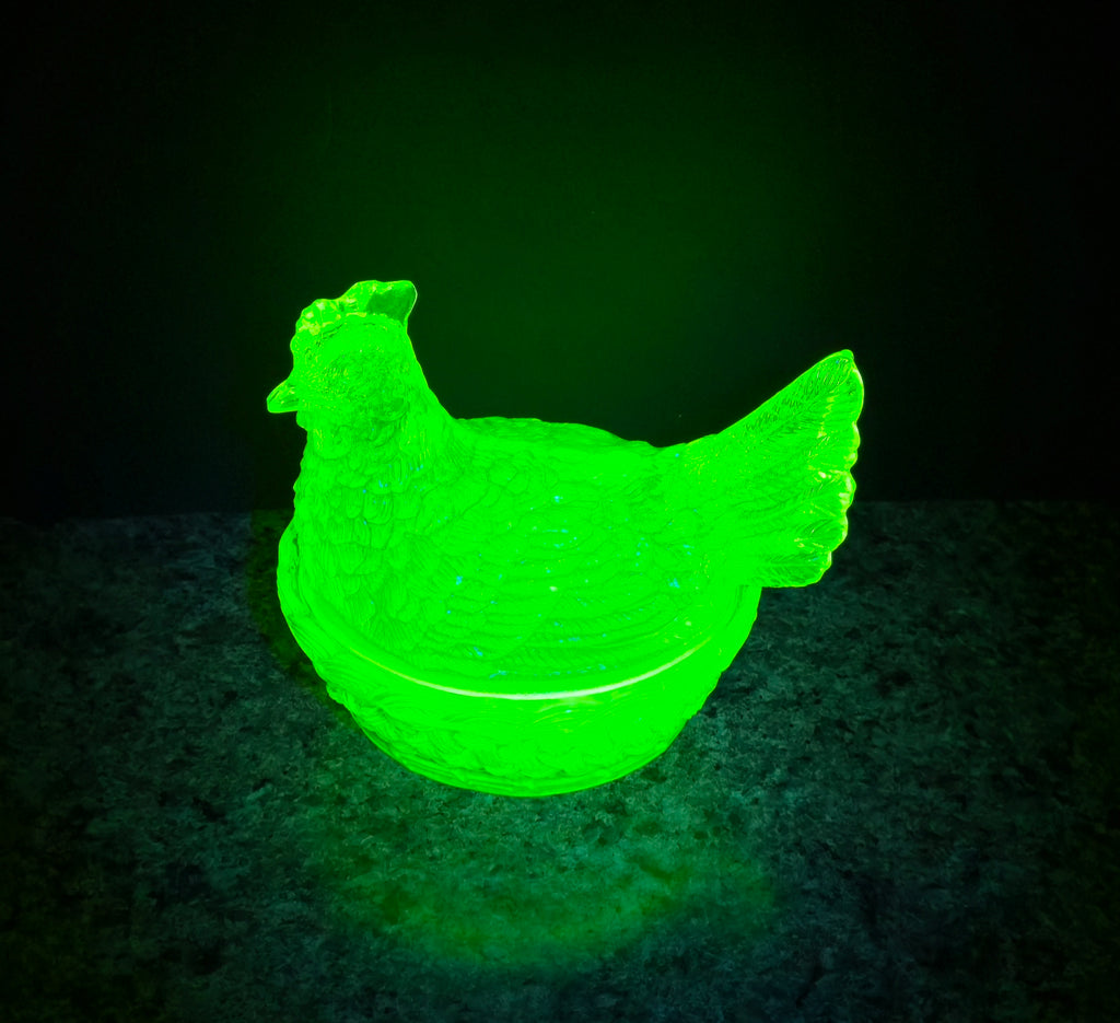 Vaseline glass Hen on Nest