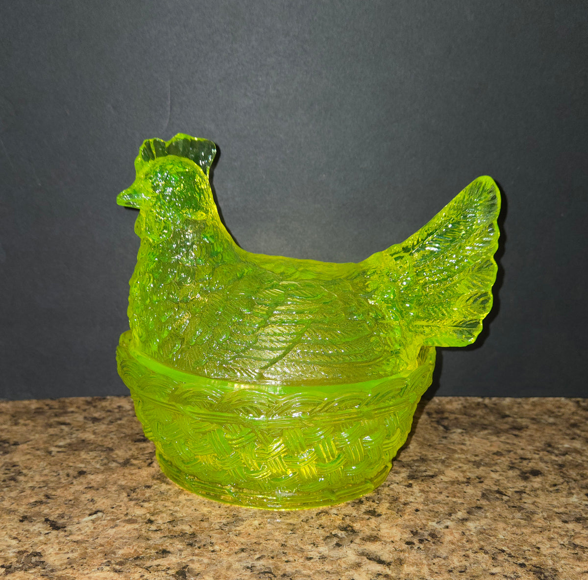 Vaseline glass Hen on Nest