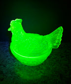 Vaseline glass Hen on Nest