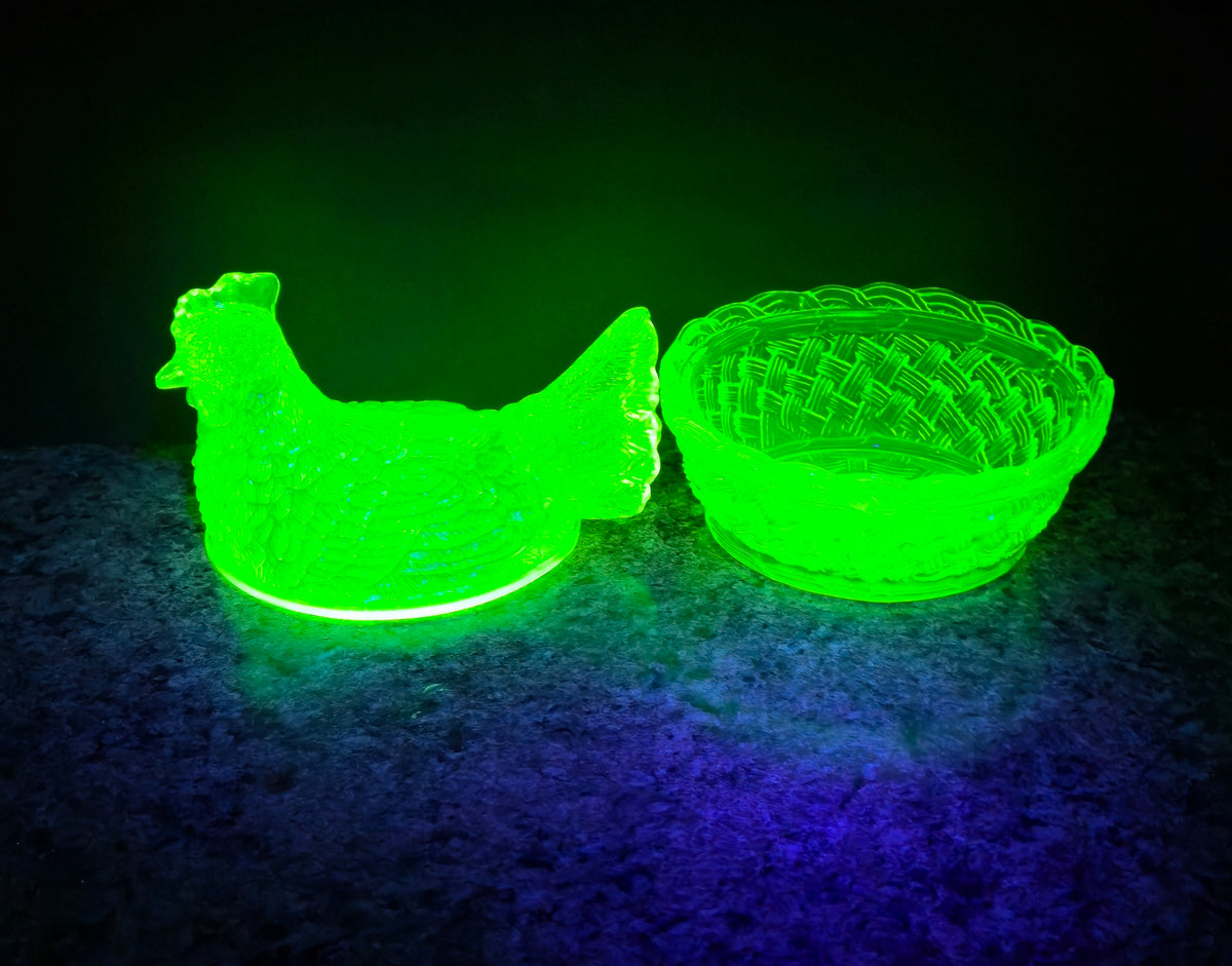 Vaseline glass Hen on Nest